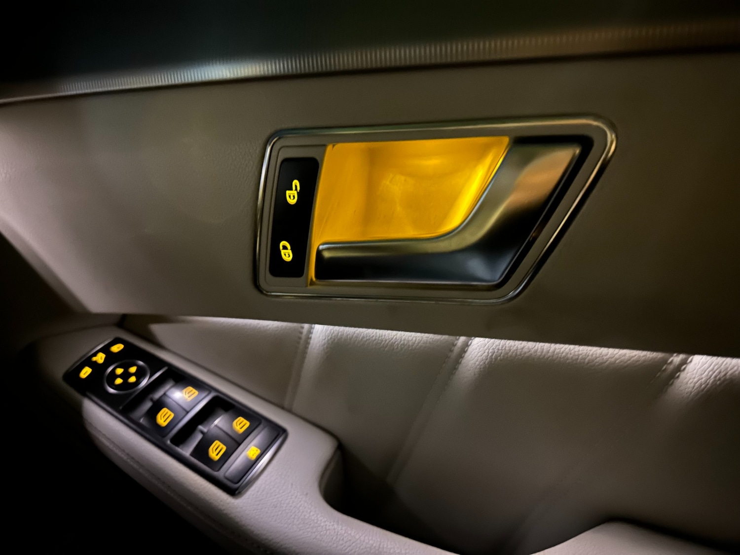 Used Mercedes-Benz E Class 2013 for sale - 77665630: Photo 25