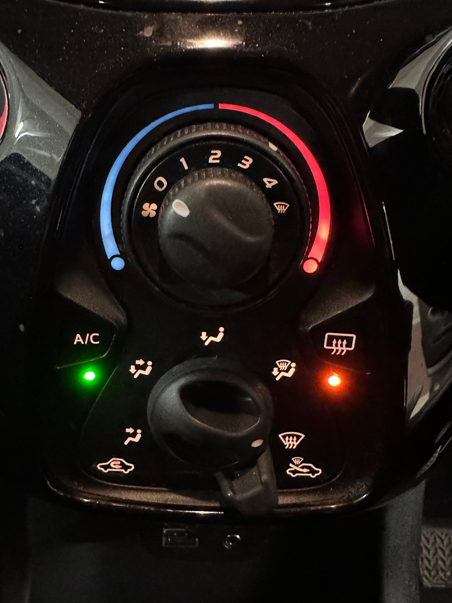 Used Toyota AYGO 2015 for sale - 78117368: Photo 31