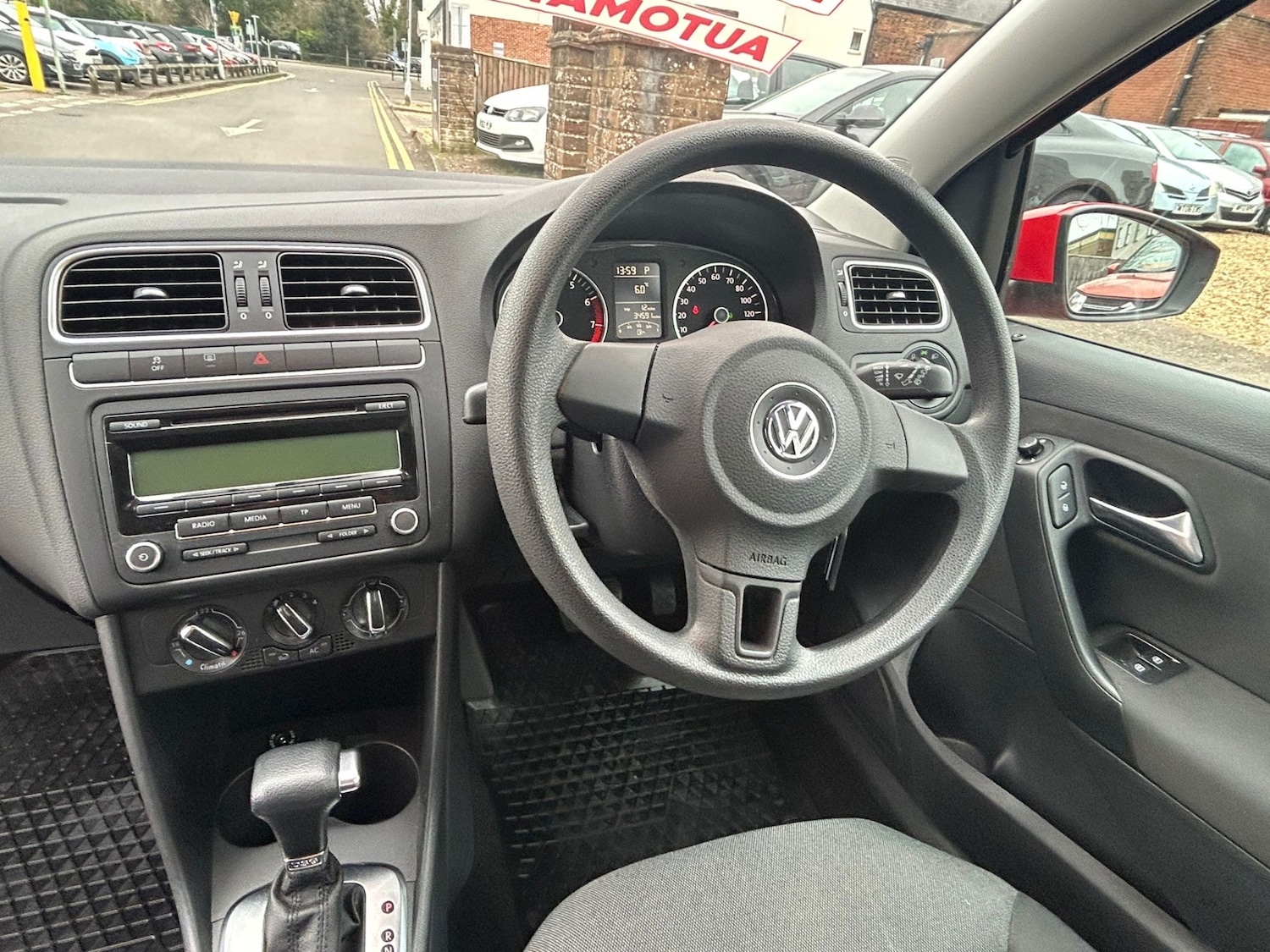 Used Volkswagen Polo 2010 for sale - 77379268: Photo 14