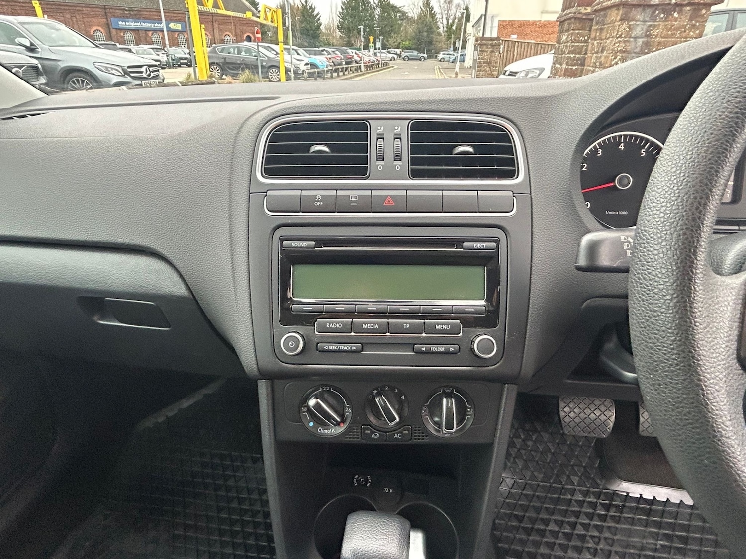 Used Volkswagen Polo 2010 for sale - 77379268: Photo 15