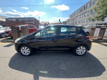 Used Peugeot 208 2013 for sale - 79382078: Photo