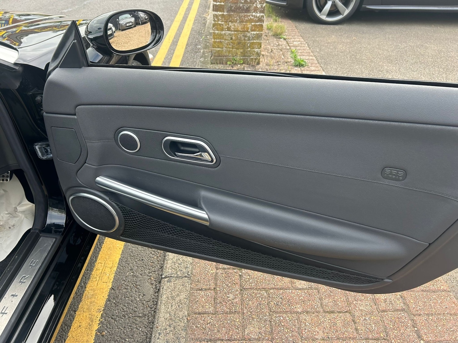 Used Chrysler Crossfire 2004 for sale - 76911519: Photo 23