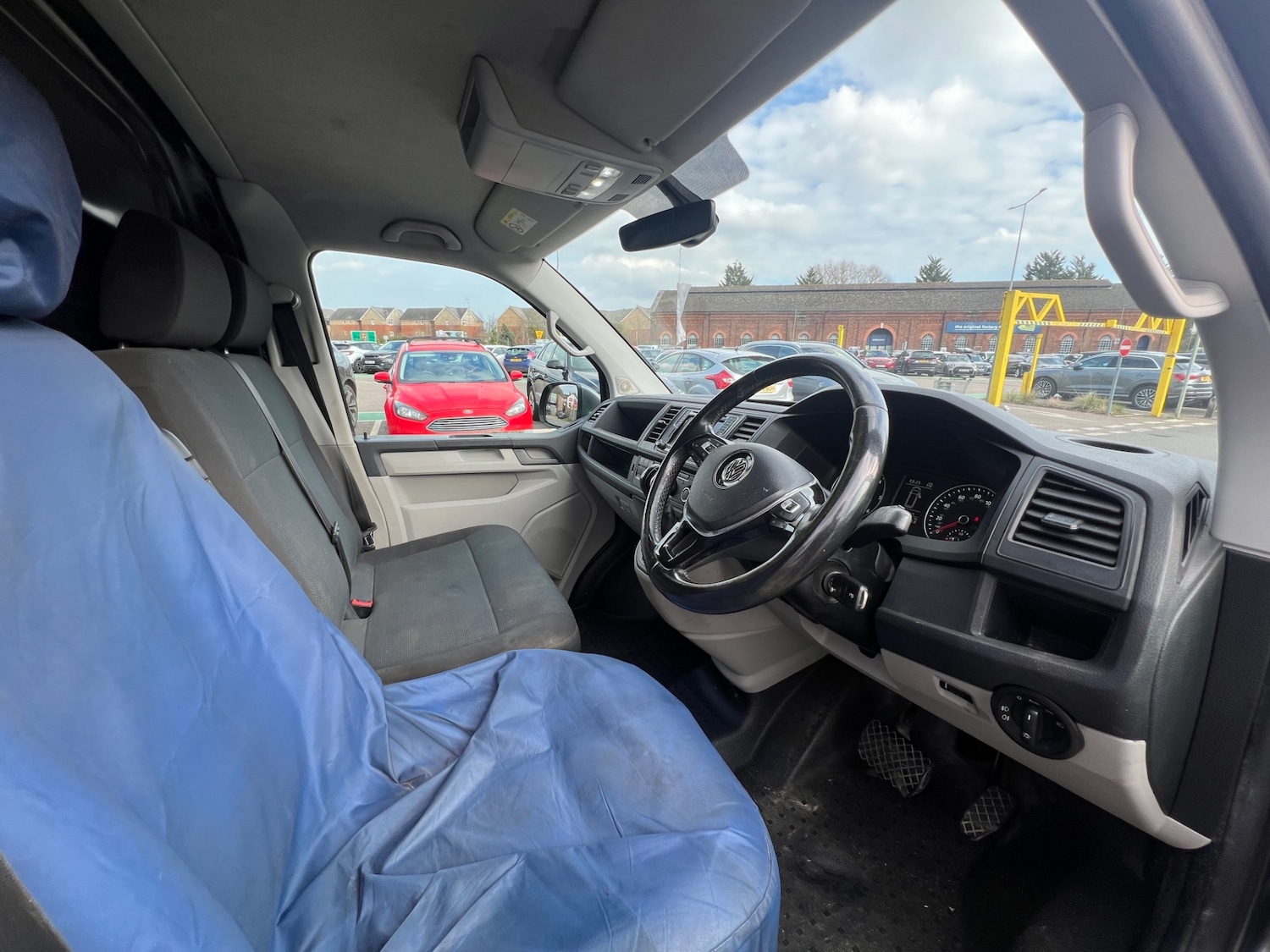 Used Volkswagen Transporter 2017 for sale - 77702661: Photo 10