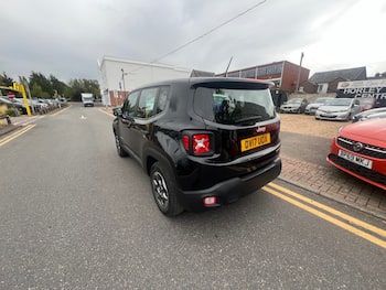 Used Jeep Renegade 2017 for sale - 79853565: Photo
