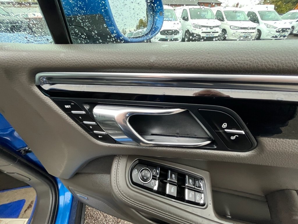 Used Porsche Macan 2015 for sale - 76317220: Photo 37