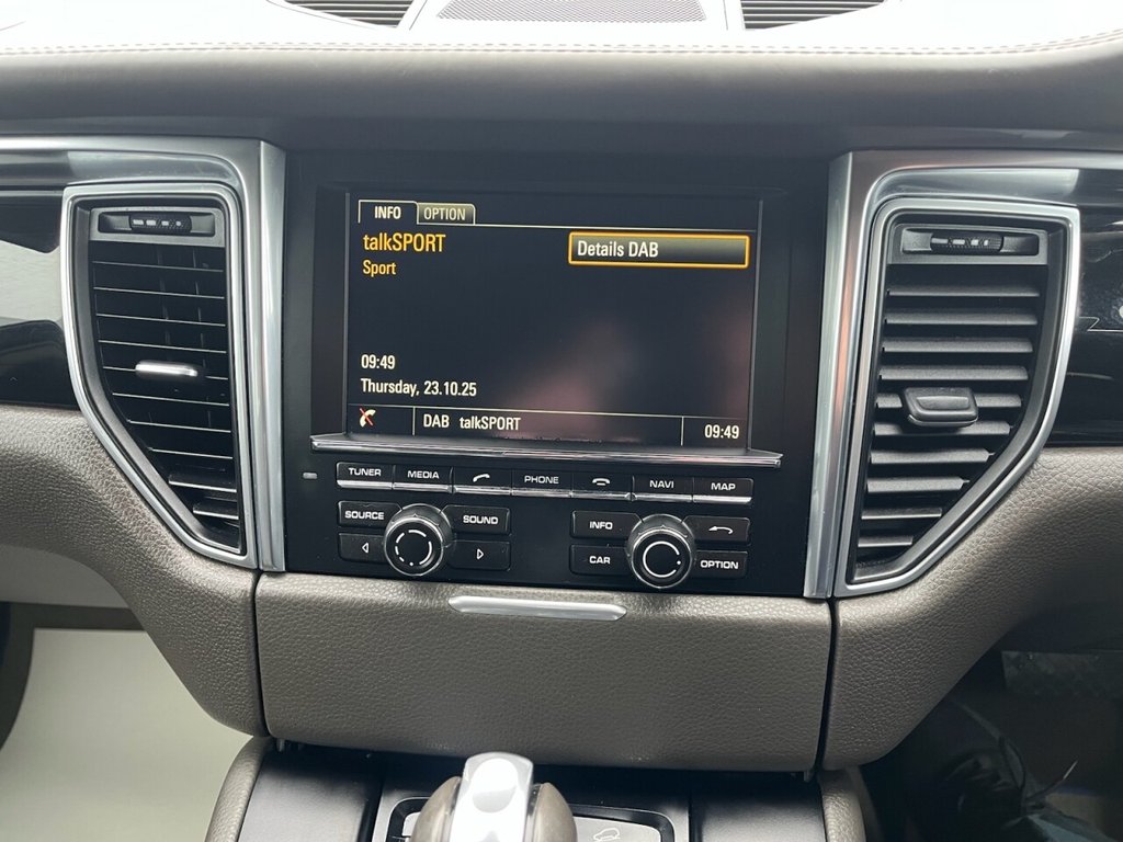 Used Porsche Macan 2015 for sale - 76317220: Photo 45