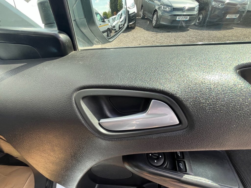 Used Ford Transit Courier 2018 for sale - 76841101: Photo 25