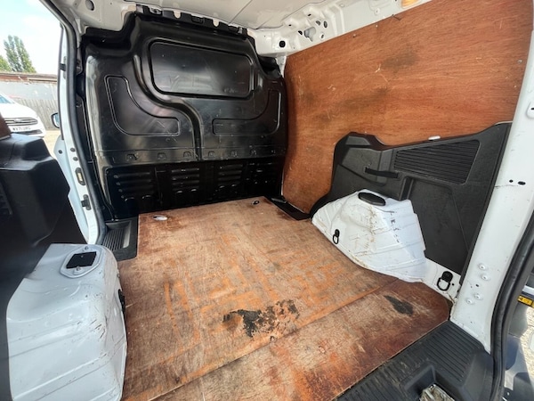 Used Ford Transit Courier 2018 for sale - 74916071: Photo 23