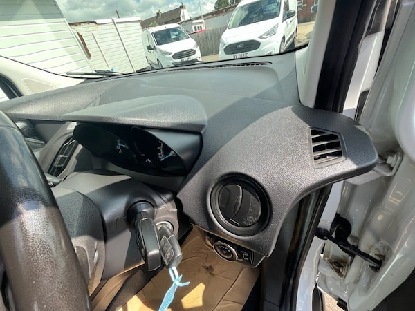 Used Ford Transit Courier 2018 for sale - 74916071: Photo 28
