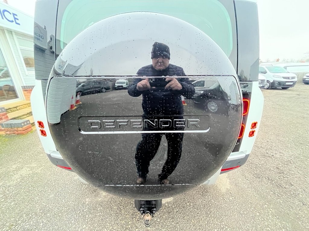 Used Land Rover Defender 110 2020 for sale - 76178525: Photo 32