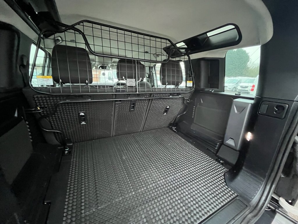 Used Land Rover Defender 110 2020 for sale - 76178525: Photo 35