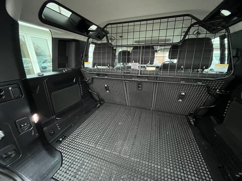 Used Land Rover Defender 110 2020 for sale - 76178525: Photo 38