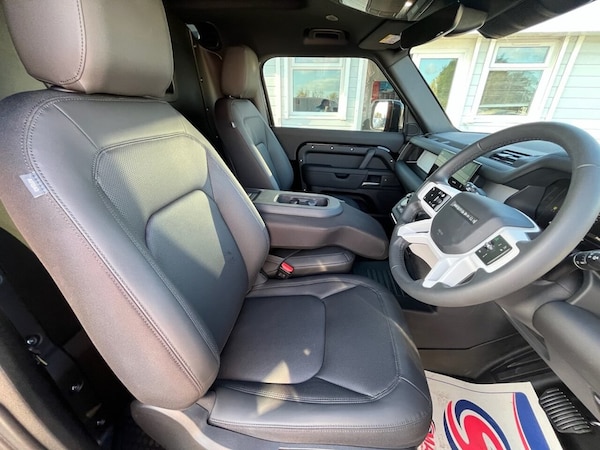 Used Land Rover Defender 2025 for sale - 76132707: Photo 11