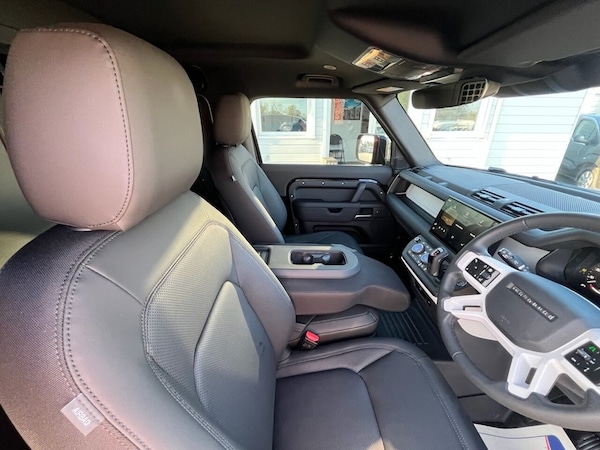 Used Land Rover Defender 2025 for sale - 76132707: Photo 12