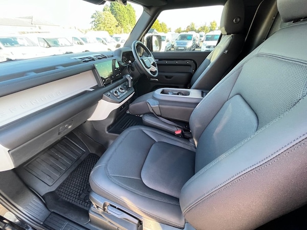 Used Land Rover Defender 2025 for sale - 76132707: Photo 13