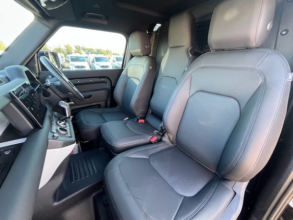Used Land Rover Defender 2025 for sale - 76132707: Photo 15