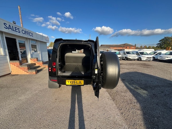 Used Land Rover Defender 2025 for sale - 76132707: Photo 26
