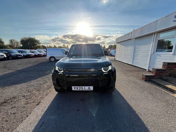 Used Land Rover Defender 2025 for sale - 76132707: Photo 2