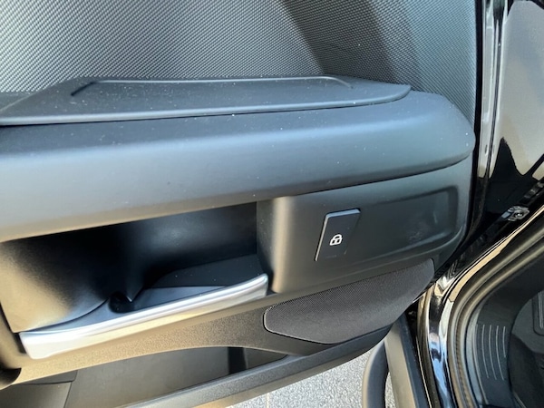 Used Land Rover Defender 2025 for sale - 76132707: Photo 32