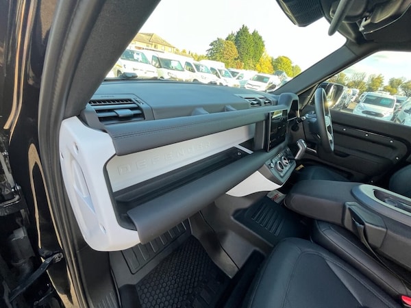 Used Land Rover Defender 2025 for sale - 76132707: Photo 33