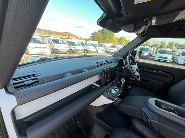 Used Land Rover Defender 2025 for sale - 76132707: Photo 34