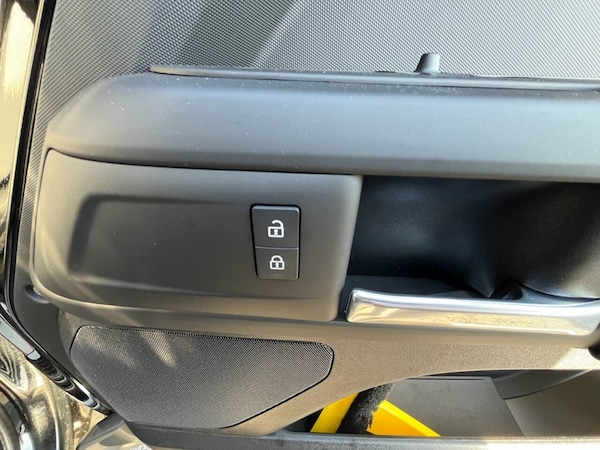 Used Land Rover Defender 2025 for sale - 76132707: Photo 40