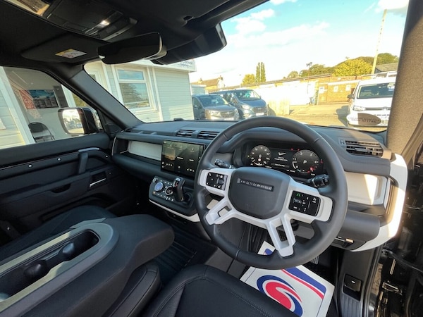 Used Land Rover Defender 2025 for sale - 76132707: Photo 43