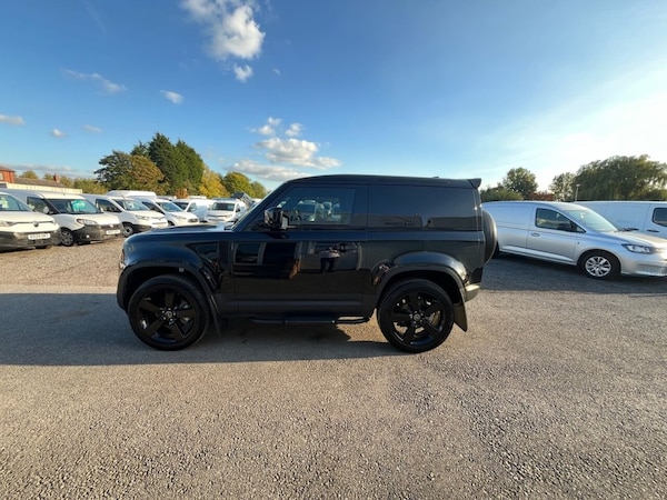Used Land Rover Defender 2025 for sale - 76132707: Photo 4