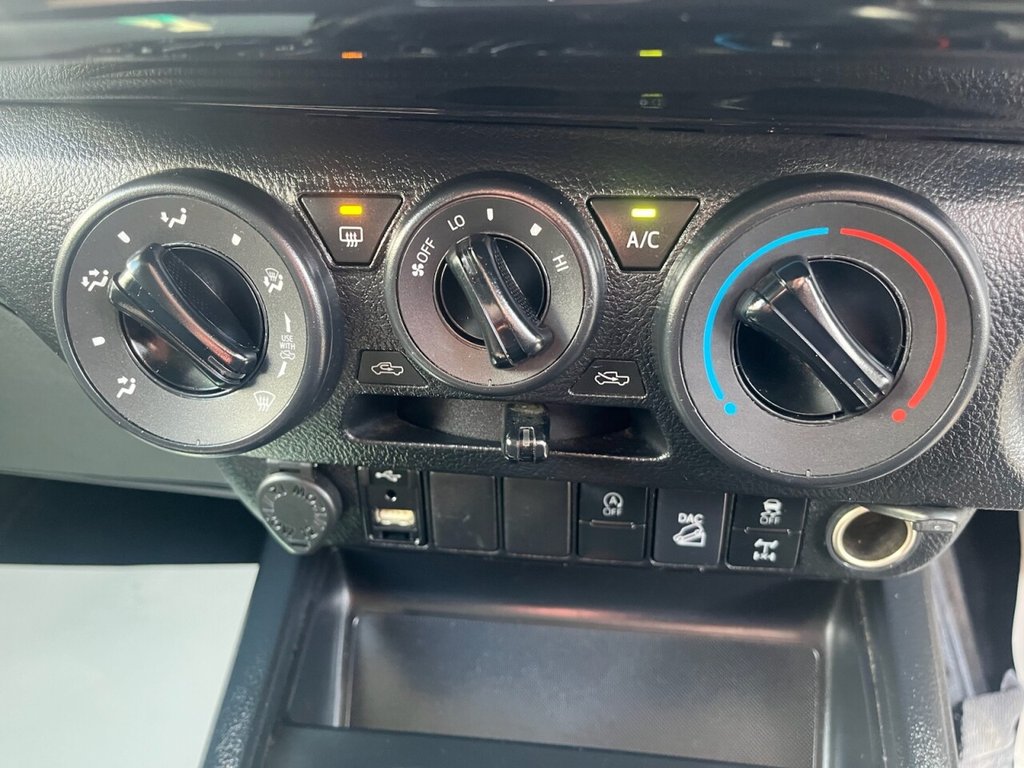 Used Toyota Hilux 2022 for sale - 76105485: Photo 43