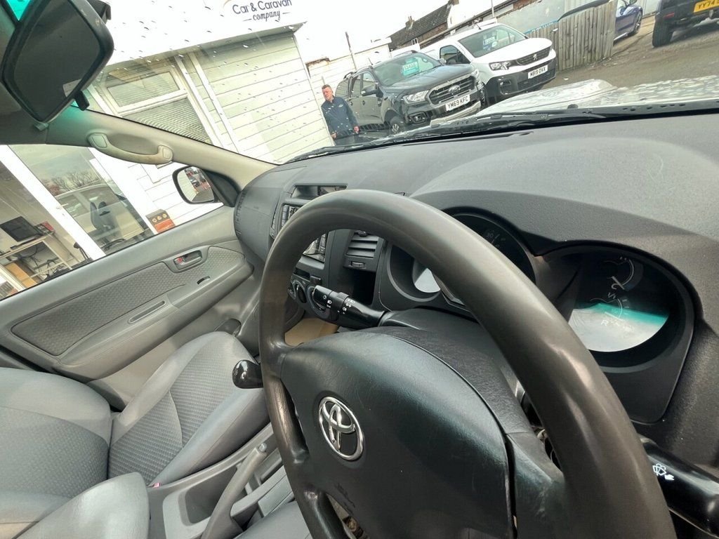 Used Toyota Hilux 2011 for sale - 76481883: Photo 11