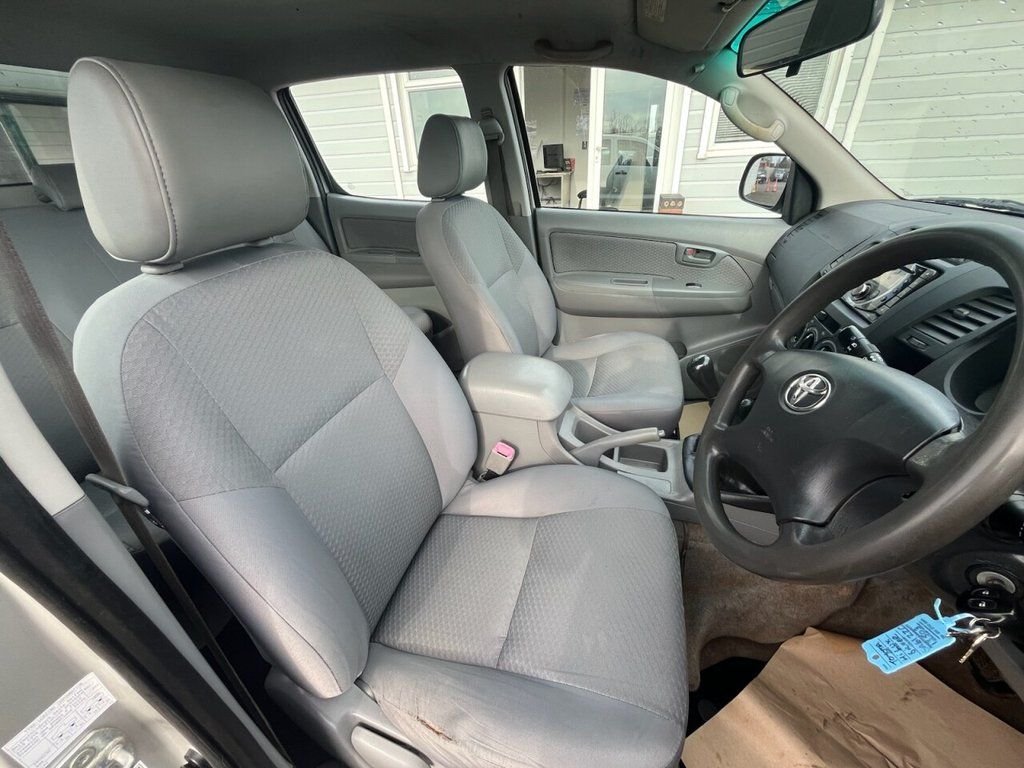 Used Toyota Hilux 2011 for sale - 76481883: Photo 12