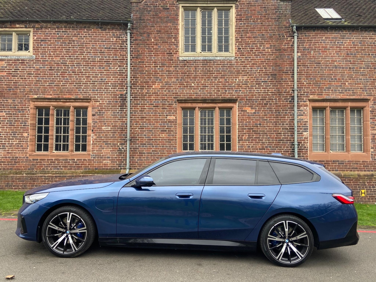 Used BMW 5 Series 2025 for sale - 77925742: Photo 2