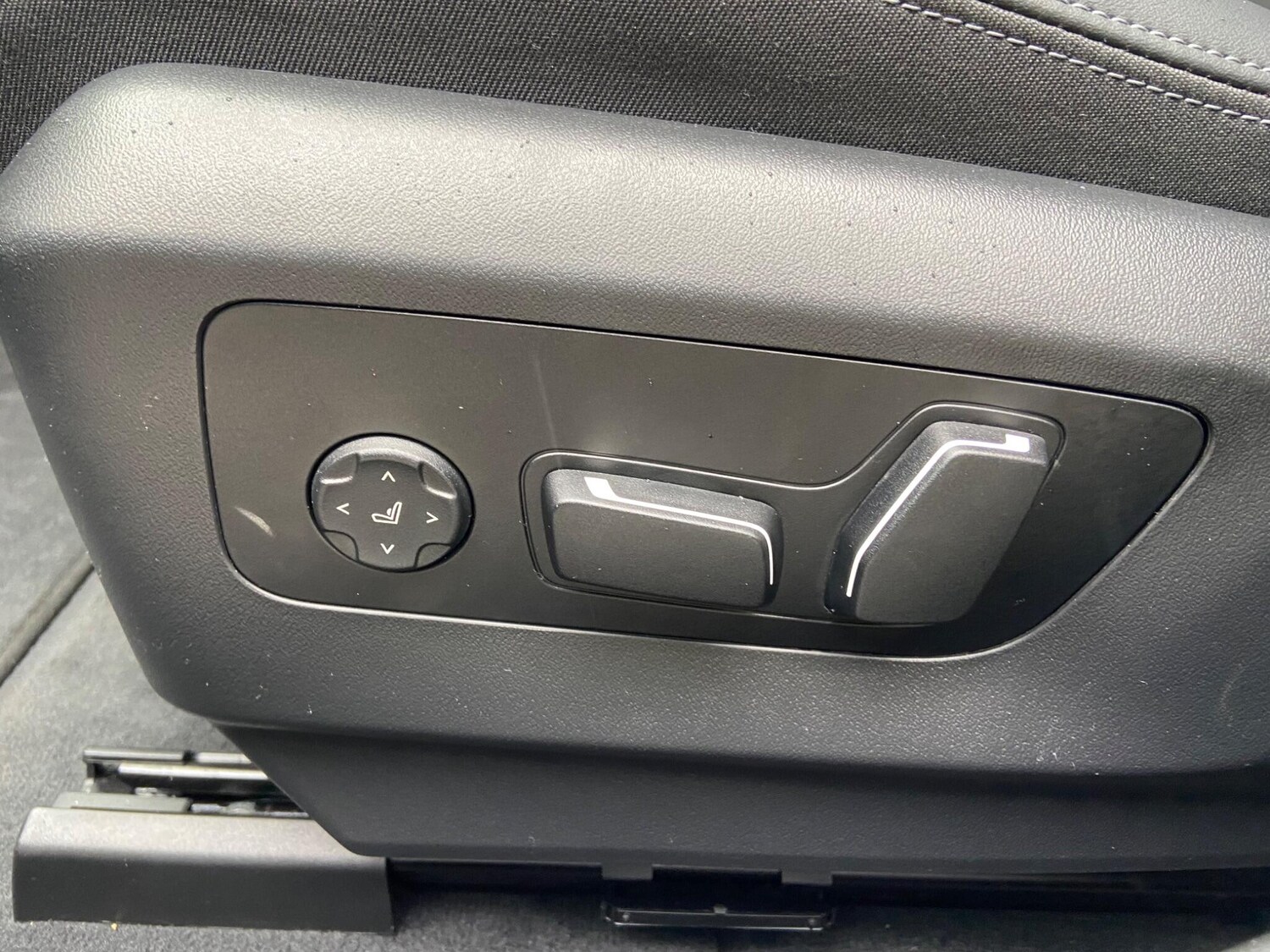 Used BMW 5 Series 2025 for sale - 77925742: Photo 30