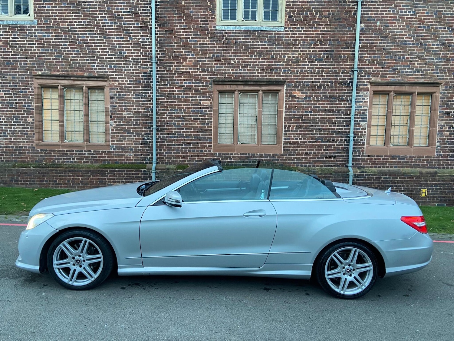 Used Mercedes-Benz E Class 2010 for sale - 76976574: Photo 8