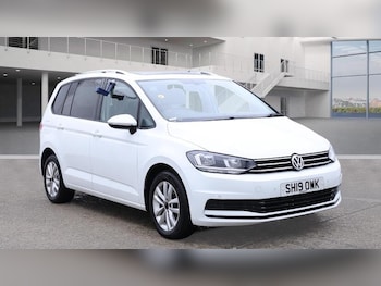 Used Volkswagen Touran 2019 for sale - 76270011: Photo 2