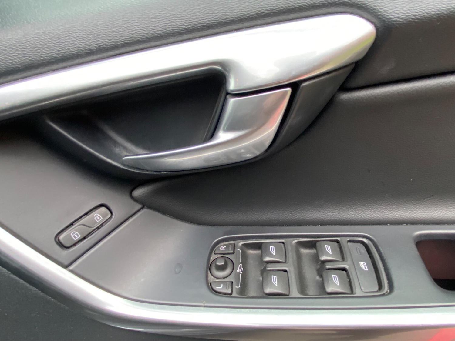 Used Volvo XC60 2017 for sale - 77633000: Photo 17