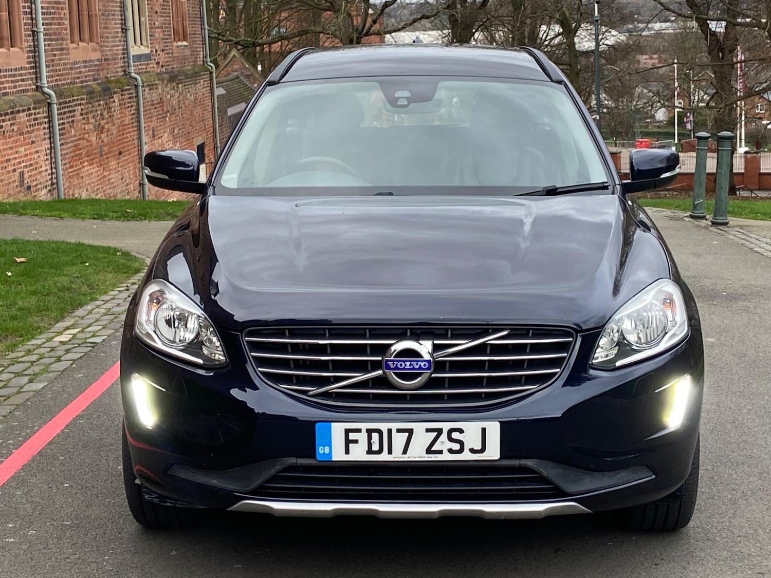 Used Volvo XC60 2017 for sale - 77633000: Photo 2