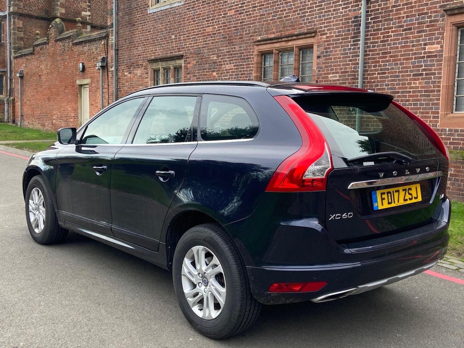 Used Volvo XC60 2017 for sale - 77633000: Photo 6