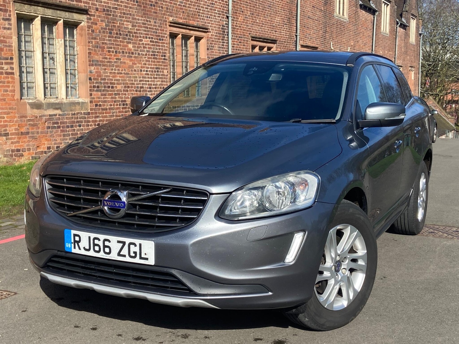 Used Volvo XC60 2016 for sale - 78157100: Photo 1
