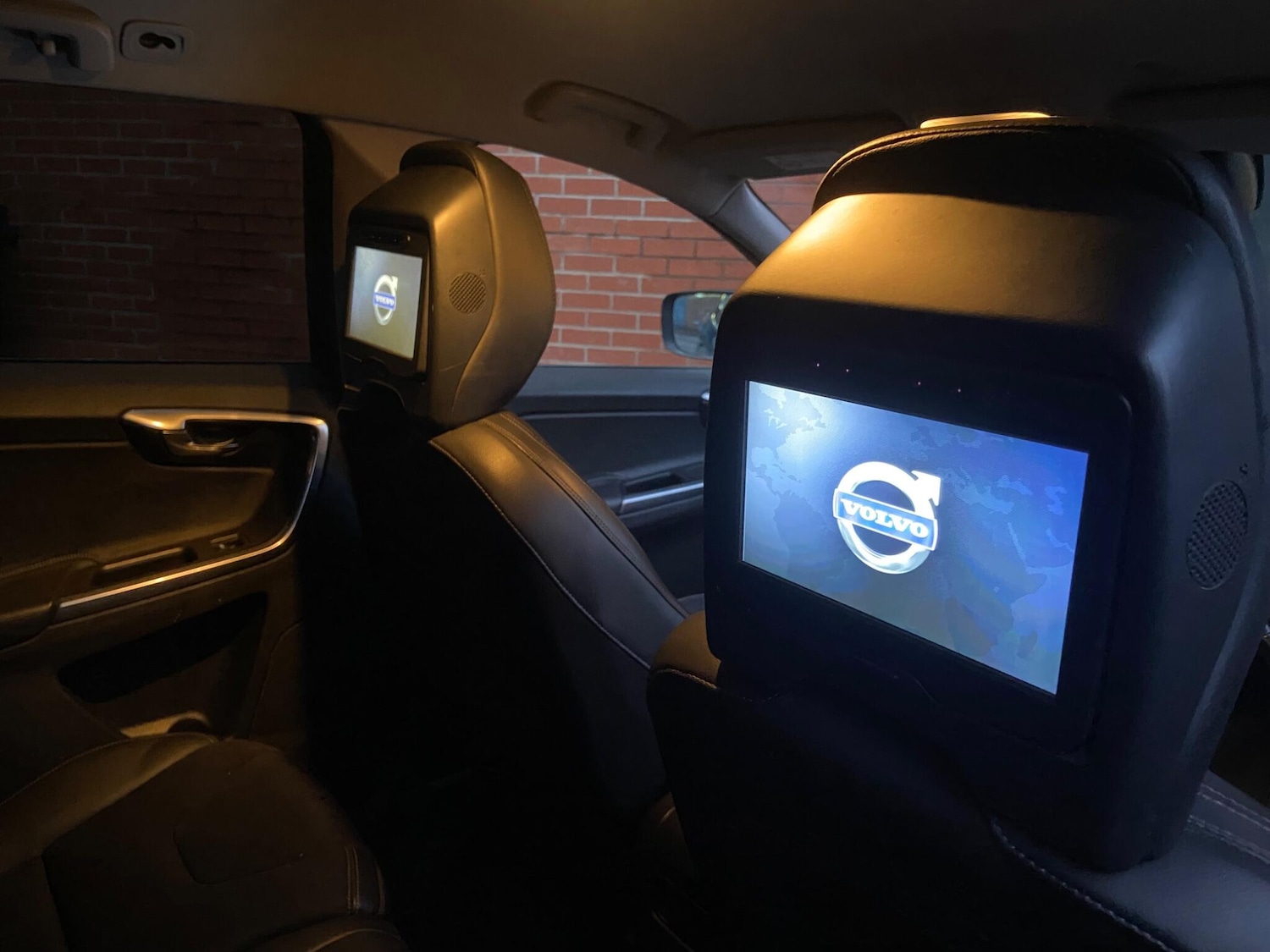 Used Volvo XC60 2015 for sale - 77175678: Photo 2