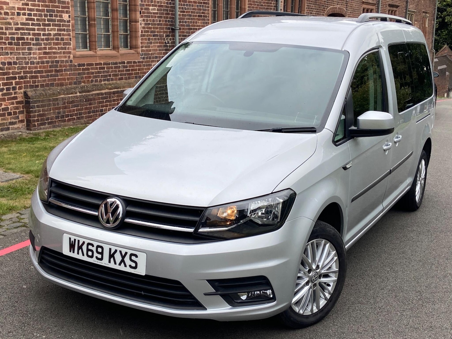 Used Volkswagen Caddy Maxi Life 2019 for sale - 76360516: Photo 1