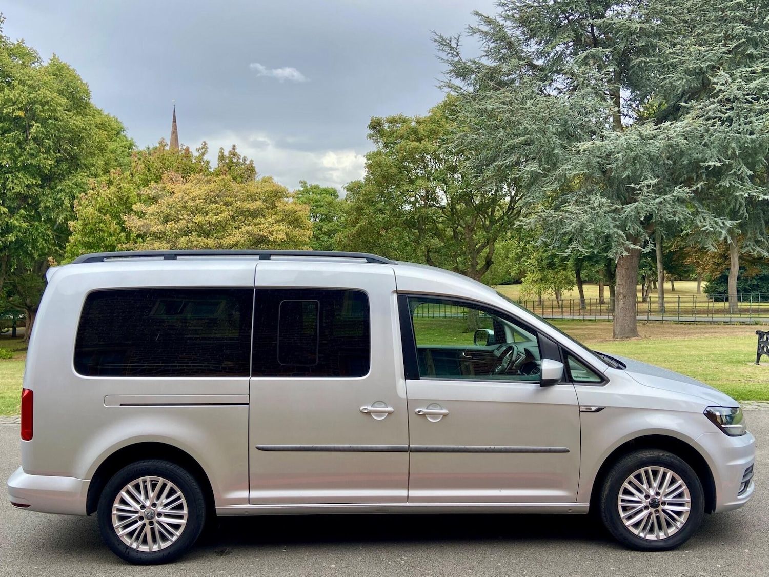 Used Volkswagen Caddy Maxi Life 2019 for sale - 76360516: Photo 4