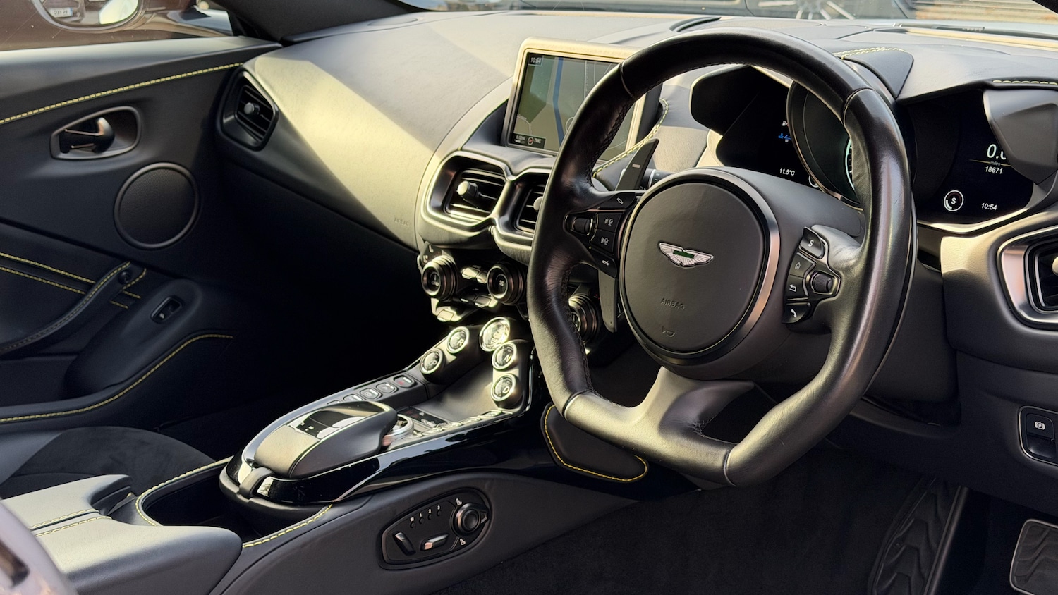 Used Aston Martin Vantage 2022 for sale - 76430702: Photo 3