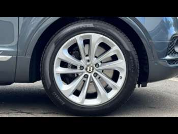 Used Bentley Bentayga 2019 for sale - 74775175: Photo