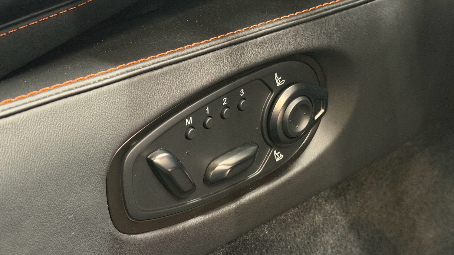 Used Aston Martin Vantage 2024 for sale - 77535746: Photo 19