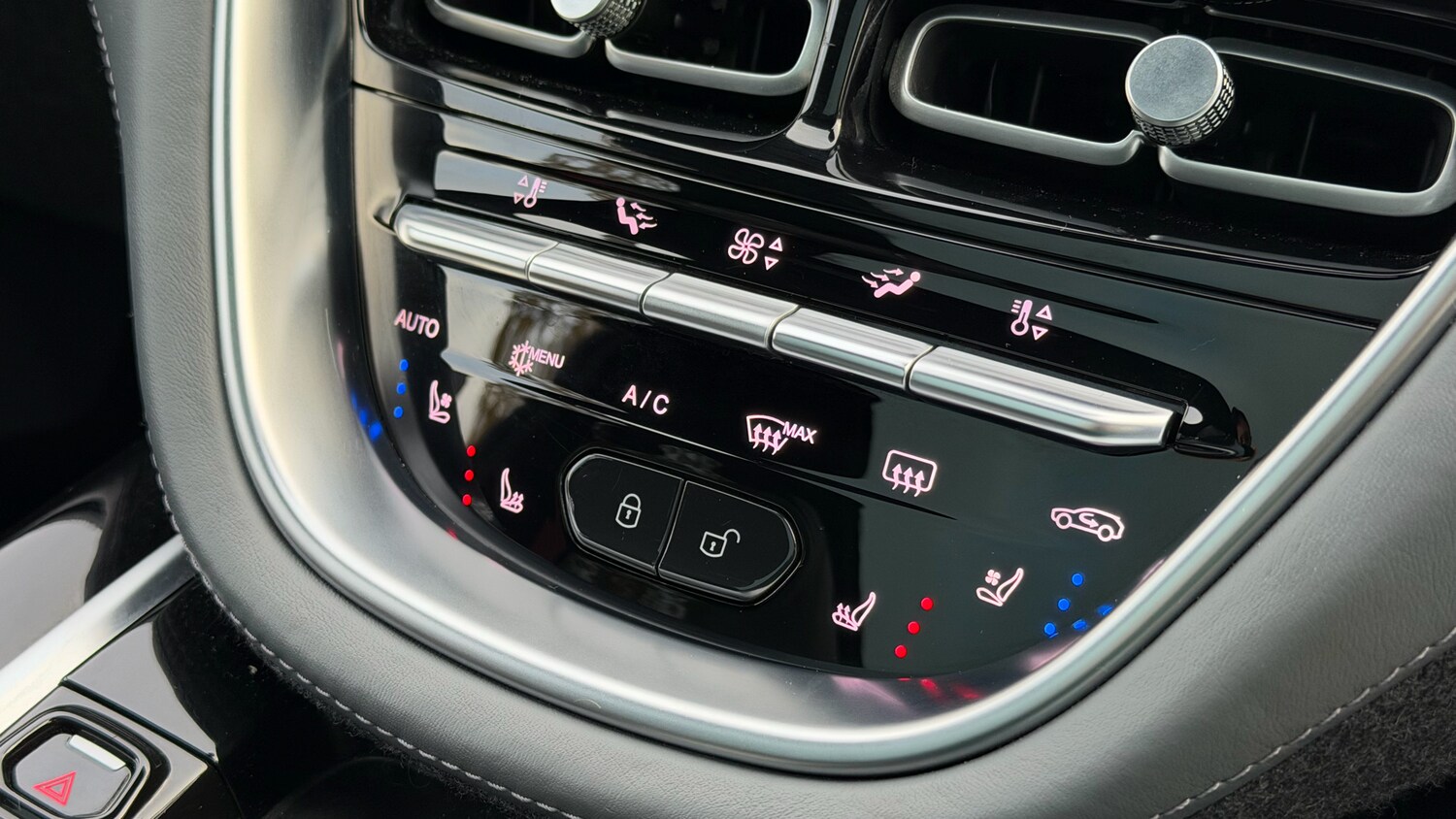 Used Aston Martin DBX 2021 for sale - 76149096: Photo 15