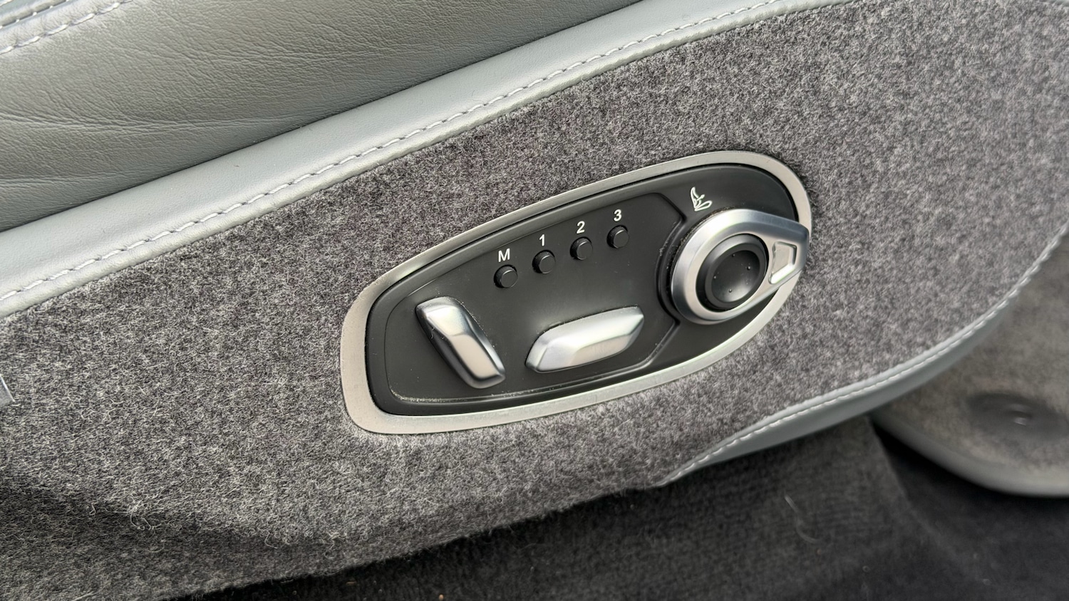 Used Aston Martin DBX 2021 for sale - 76149096: Photo 23