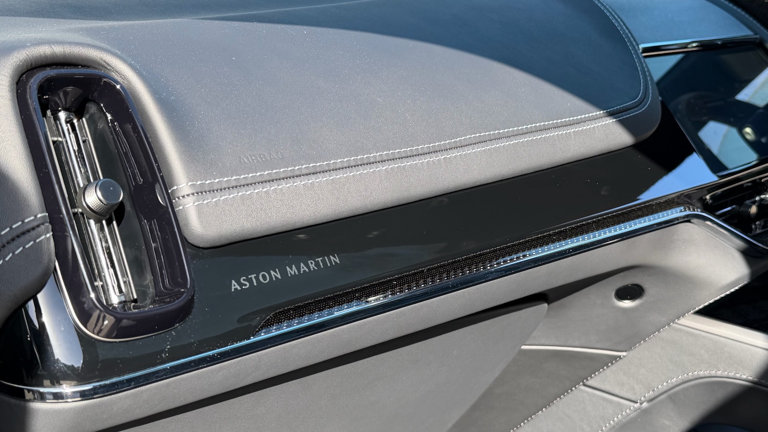 Used Aston Martin DBX 2026 for sale - 78070247: Photo 19