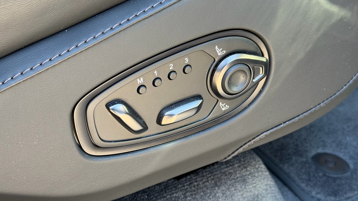 Used Aston Martin DBX 2026 for sale - 78070247: Photo 22