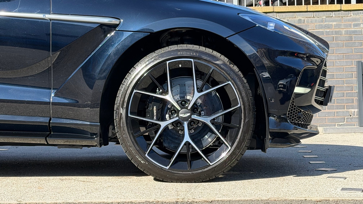 Used Aston Martin DBX 2026 for sale - 78070247: Photo 4